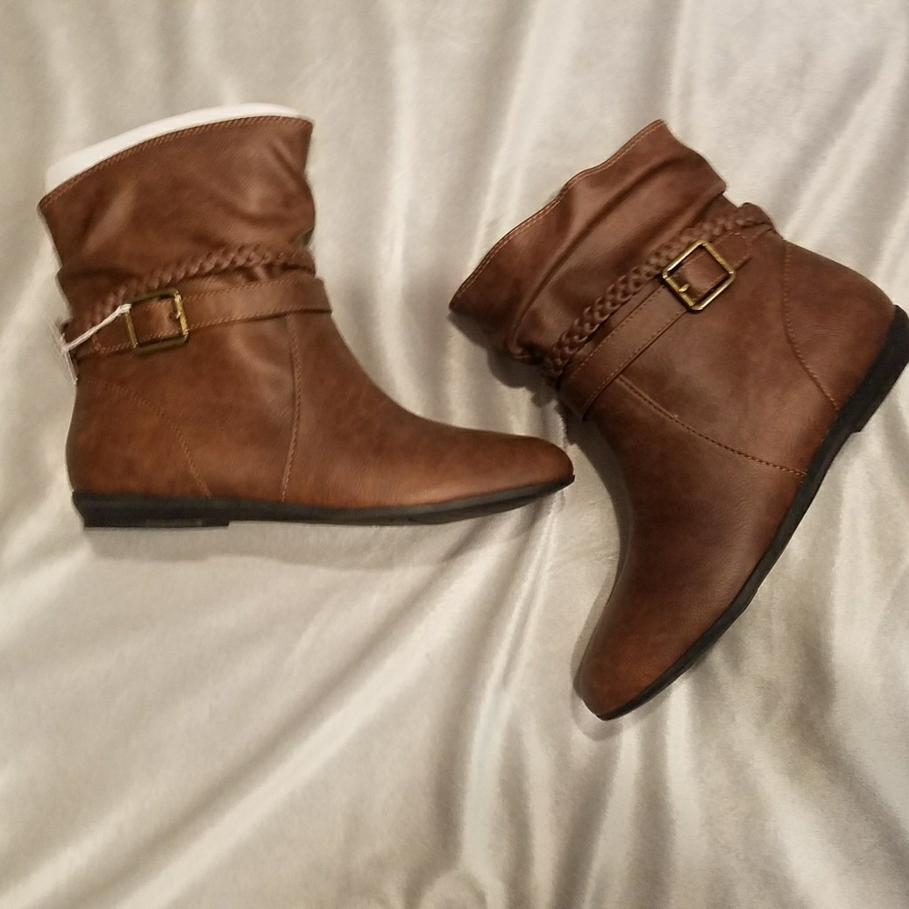 SLIP ON ANKLE BOOTS